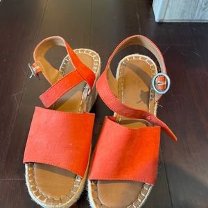 Orange universal thread sandals